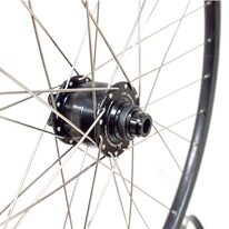 Front wheel 28" YAK3SIX32H, dynamo 6V 3W, disc brakes, Thru Axle